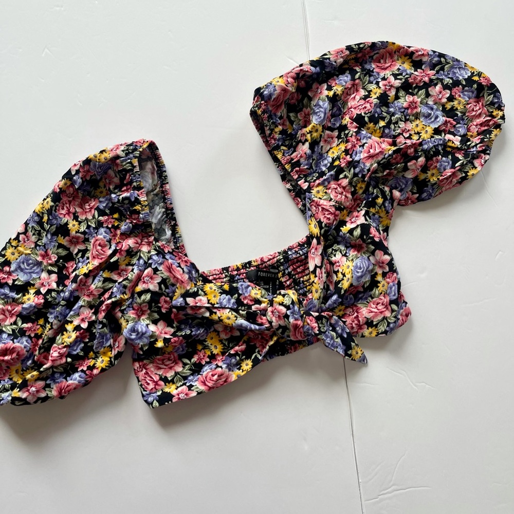 Floral front tie puff sleeve cropped top